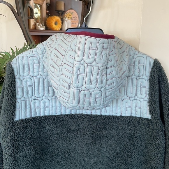 Brand New UGG Iggy Sherpa Half Zip Pullover Fleece Hooded Jacket Green Maroon - Picture 7 of 14